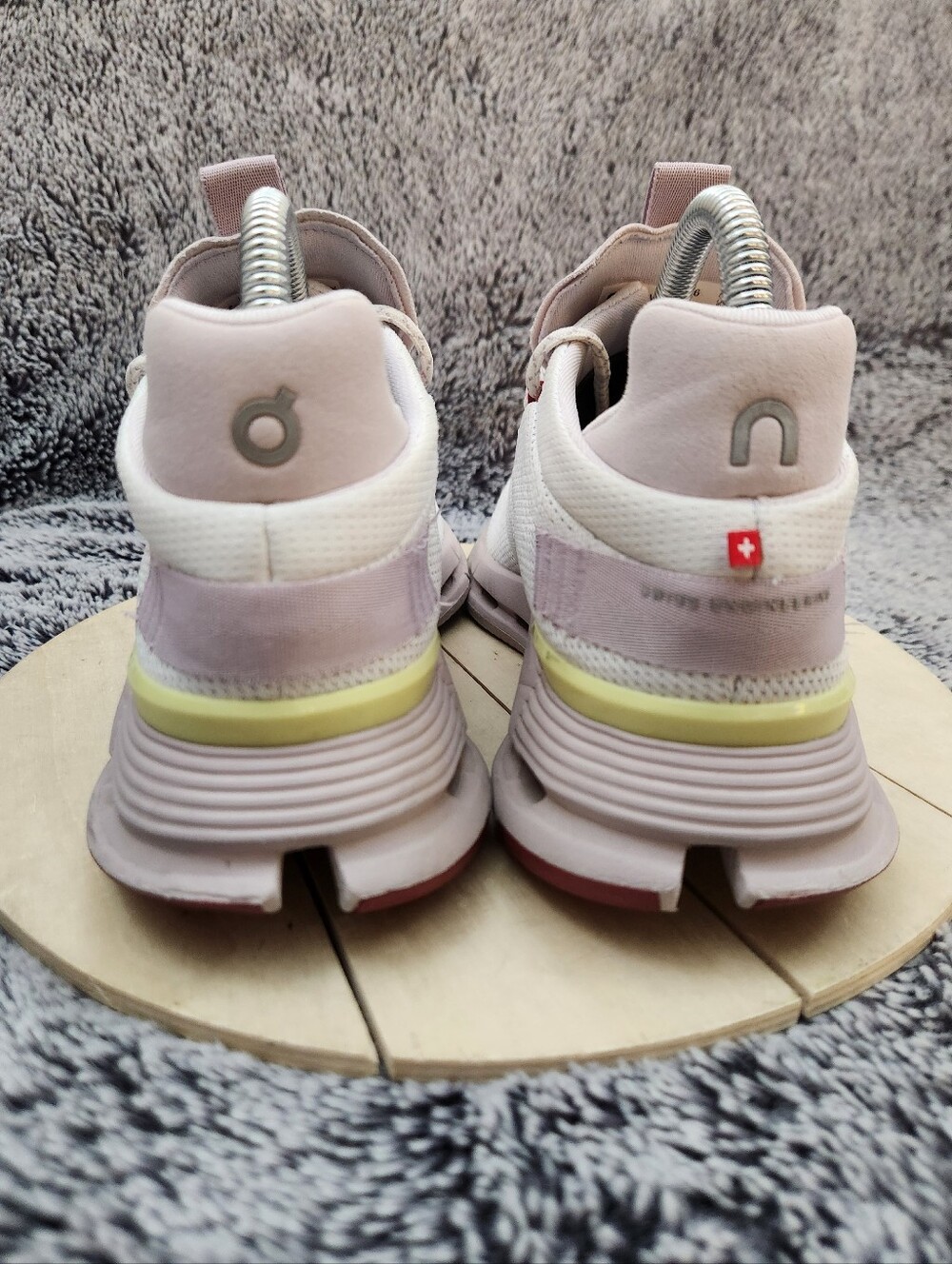 On Cloud Running Sneakers Cloudnova 2 Women’s Size 8 - Picture 7 of 9